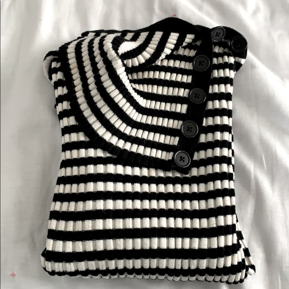 Long sleeve light weight sweater